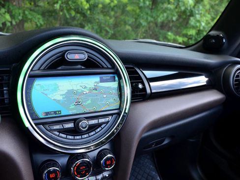 Used 2018 MINI Cooper S image 18