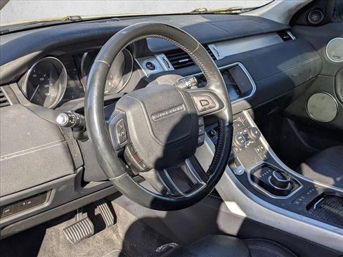 Used 2017 Land Rover Range Rover Evoque SE Premium image 10