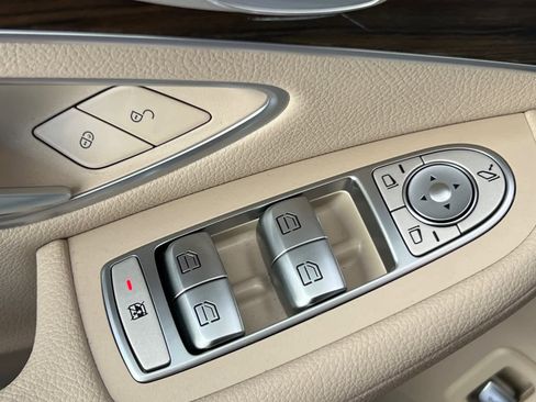 Used 2021 Mercedes-Benz GLC 300 4MATIC image 13