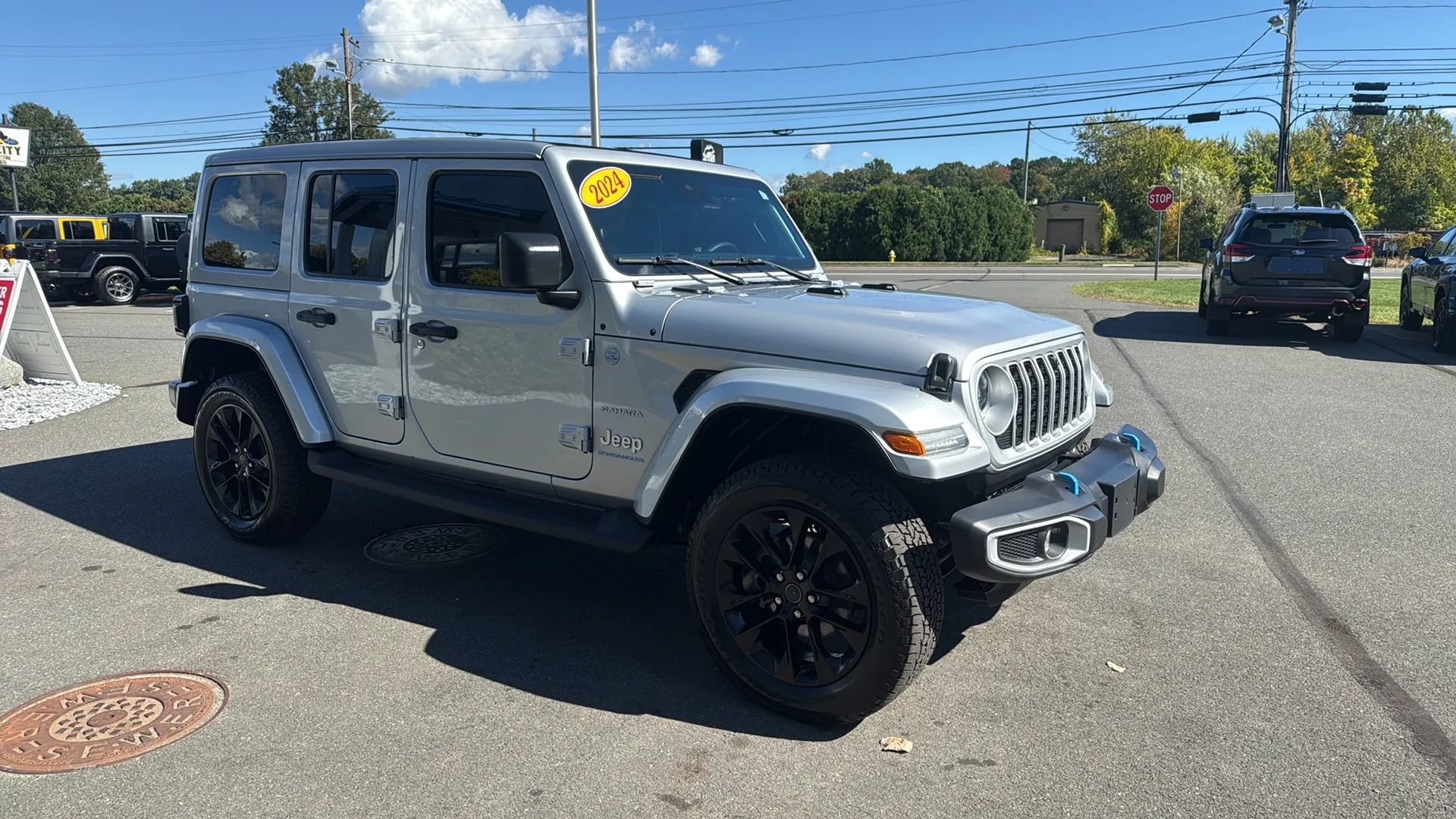 Used 2024 Jeep Wrangler Unlimited Sahara w/ Technology Group AWD/4WD image 12