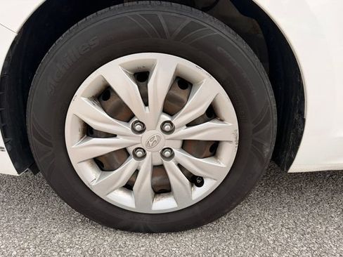 Used 2021 Hyundai Accent SE FWD image 28