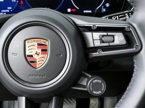 Certified 2025 Porsche Macan Electric image 12