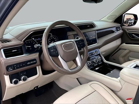 Used 2021 GMC Yukon XL Denali w/ Denali Premium Package RWD image 18