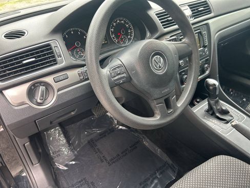 Used 2014 Volkswagen Passat 2.5 S FWD image 9