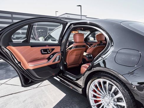 Used 2024 Mercedes-Benz S 63 AMG S image 28