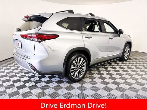 Certified 2021 Toyota Highlander Platinum AWD/4WD image 23