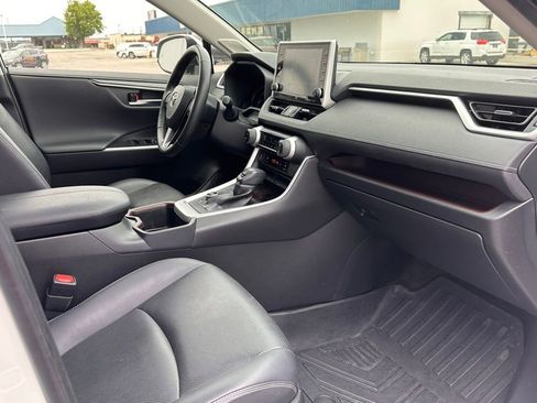 Used 2022 Toyota RAV4 Limited AWD/4WD image 17