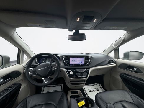Used 2022 Chrysler Pacifica Touring-L FWD image 15