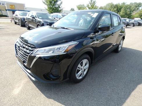 New 2025 Nissan Kicks Play S image 7