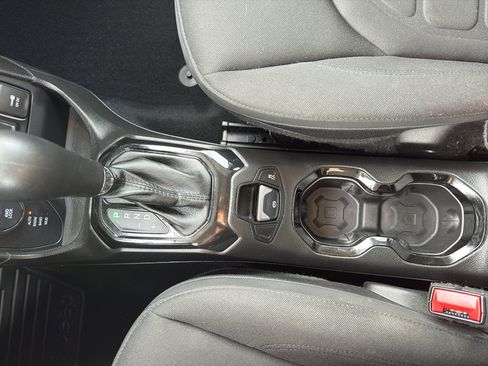 Used 2016 Jeep Renegade Latitude image 21