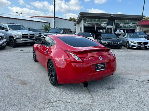 Used 2017 Nissan 370Z Coupe RWD image 3