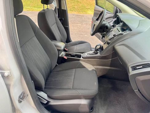 Used 2016 Ford Focus SE w/ SE Power Seat Package FWD image 7