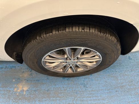 Certified 2024 Buick Enclave Premium image 18