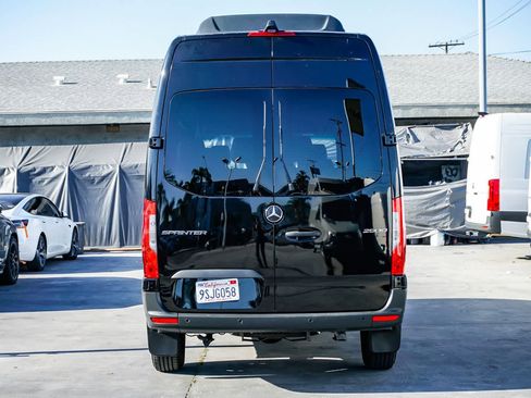 Used 2024 Mercedes-Benz Sprinter 2500 image 3