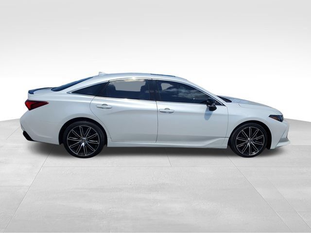 Used 2019 Toyota Avalon XSE w/ All Weather Liner Package FWD image 3