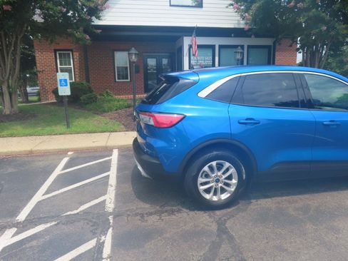 Used 2020 Ford Escape SE FWD image 7