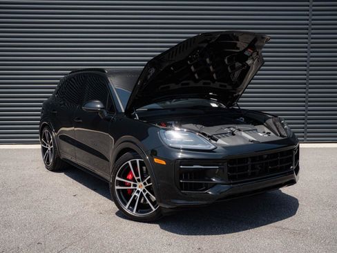 Certified 2026 Porsche Cayenne GTS AWD/4WD image 35