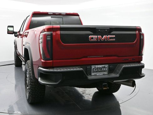 Used 2025 GMC Sierra 2500 AT4X image 5