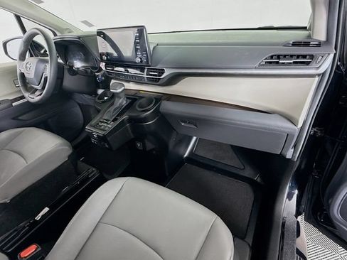 Used 2024 Toyota Sienna XLE w/ XLE Plus Package FWD image 26