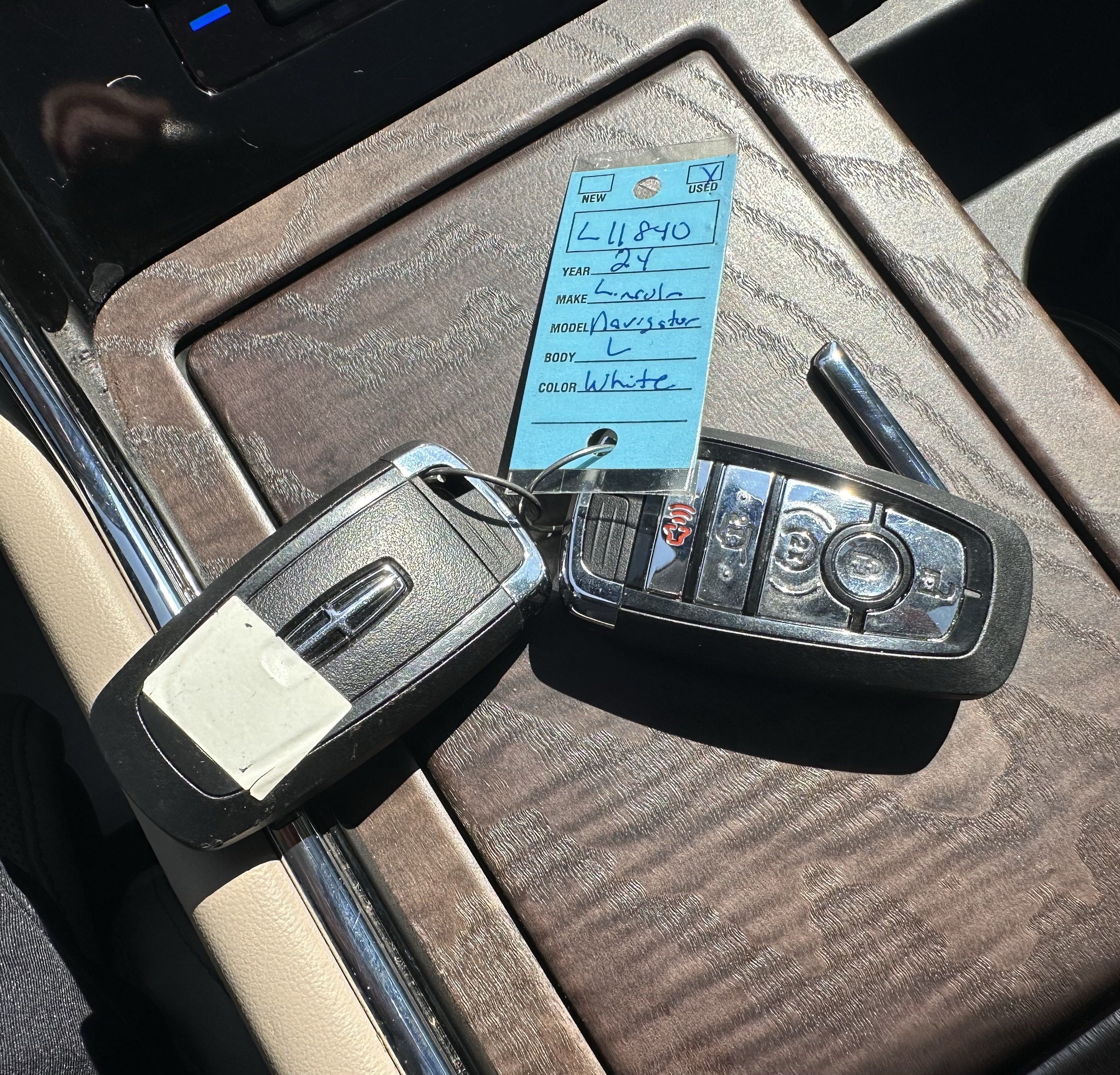 Used 2024 Lincoln Navigator L Reserve AWD/4WD image 32