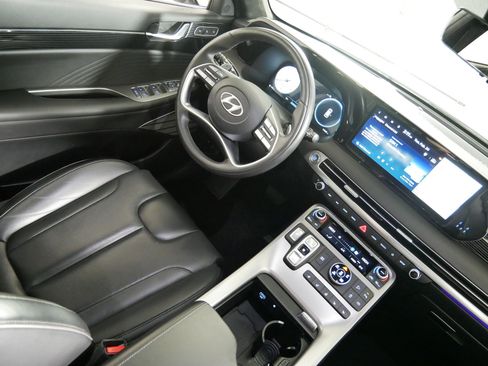 Used 2025 Hyundai Palisade Calligraphy image 9