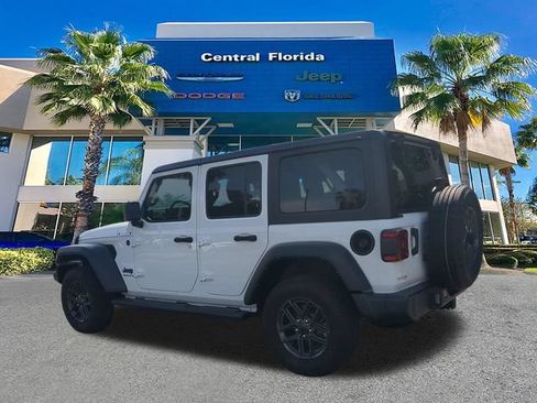 Used 2025 Jeep Wrangler Unlimited Sport AWD/4WD image 7
