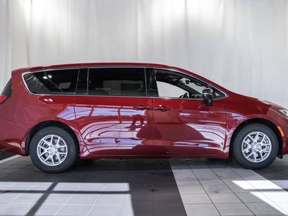 New 2026 Chrysler Pacifica Select