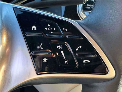 Used 2025 Mercedes-Benz GLC 350e 4MATIC image 18