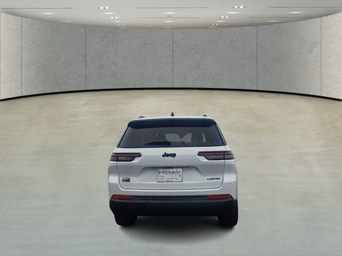 New 2025 Jeep Grand Cherokee L Limited w/ Black Appearance Package image 6