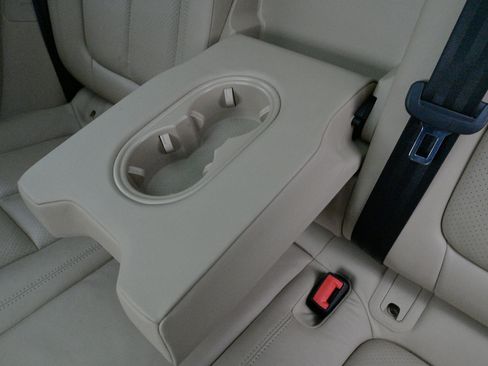 Used 2020 Porsche Macan image 40