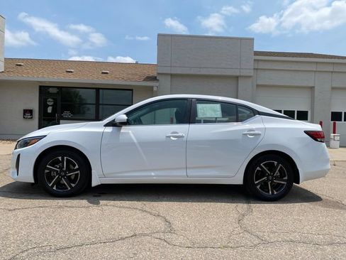 Used 2025 Nissan Sentra SV FWD image 2