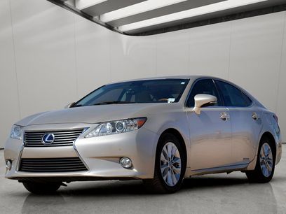 Used 2013 Lexus ES 300h w/ Luxury Pkg