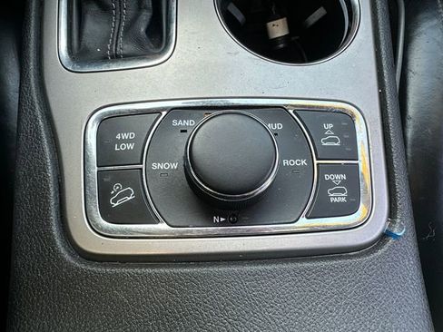 Used 2021 Jeep Grand Cherokee Overland image 37