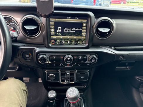 Used 2021 Jeep Gladiator Willys image 26