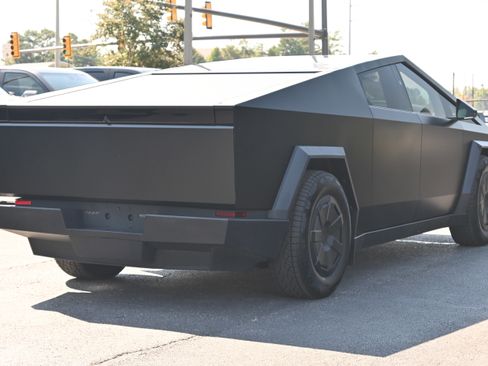Used 2024 Tesla Cybertruck AWD Crew Cab image 11