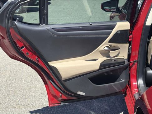 Used 2021 Lexus ES 300h Ultra Luxury w/ Accessory Package 2 image 24