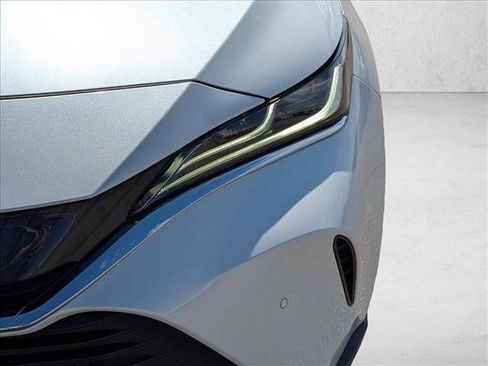 Used 2024 Toyota Venza Limited image 9