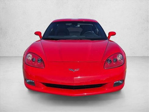 Used 2007 Chevrolet Corvette Coupe w/ Performance Package RWD image 3