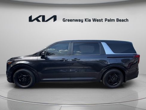 Used 2025 Kia Carnival FWD image 4