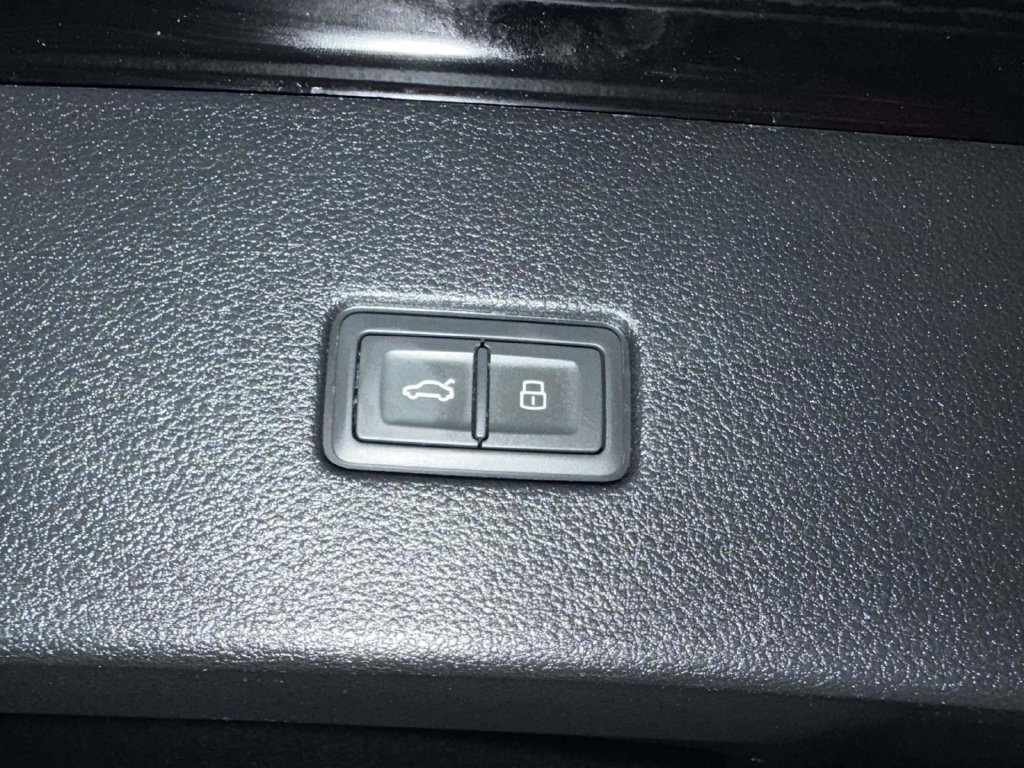 Used 2019 Audi Q8 Premium w/ Convenience Package AWD/4WD image 15