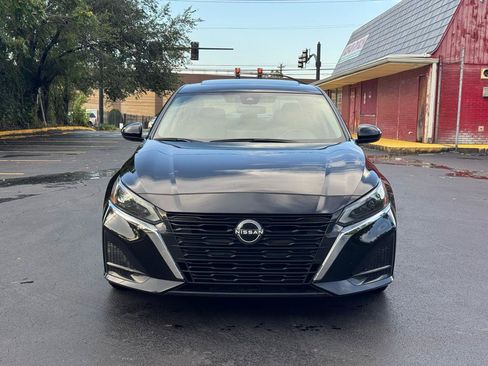 Used 2023 Nissan Altima 2.5 SV w/ SV Premium Package FWD image 3