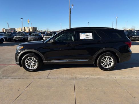 New 2025 Ford Explorer Active w/ Active Comfort Package image 2