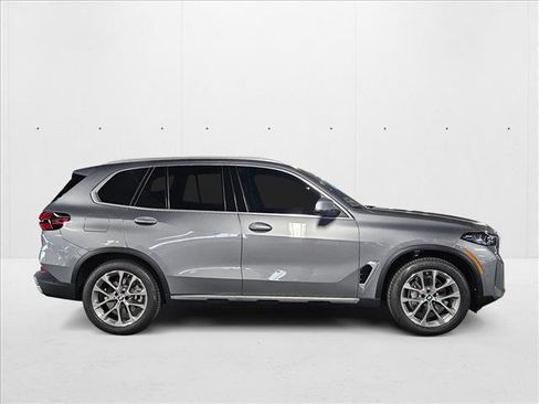 Used 2026 BMW X5 xDrive40i w/ Climate Comfort Package image 4