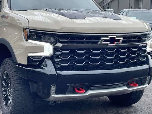 Used 2022 Chevrolet Silverado 1500 ZR2 w/ Technology Package AWD/4WD image 2