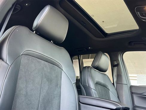 New 2025 Jeep Grand Cherokee Altitude image 17