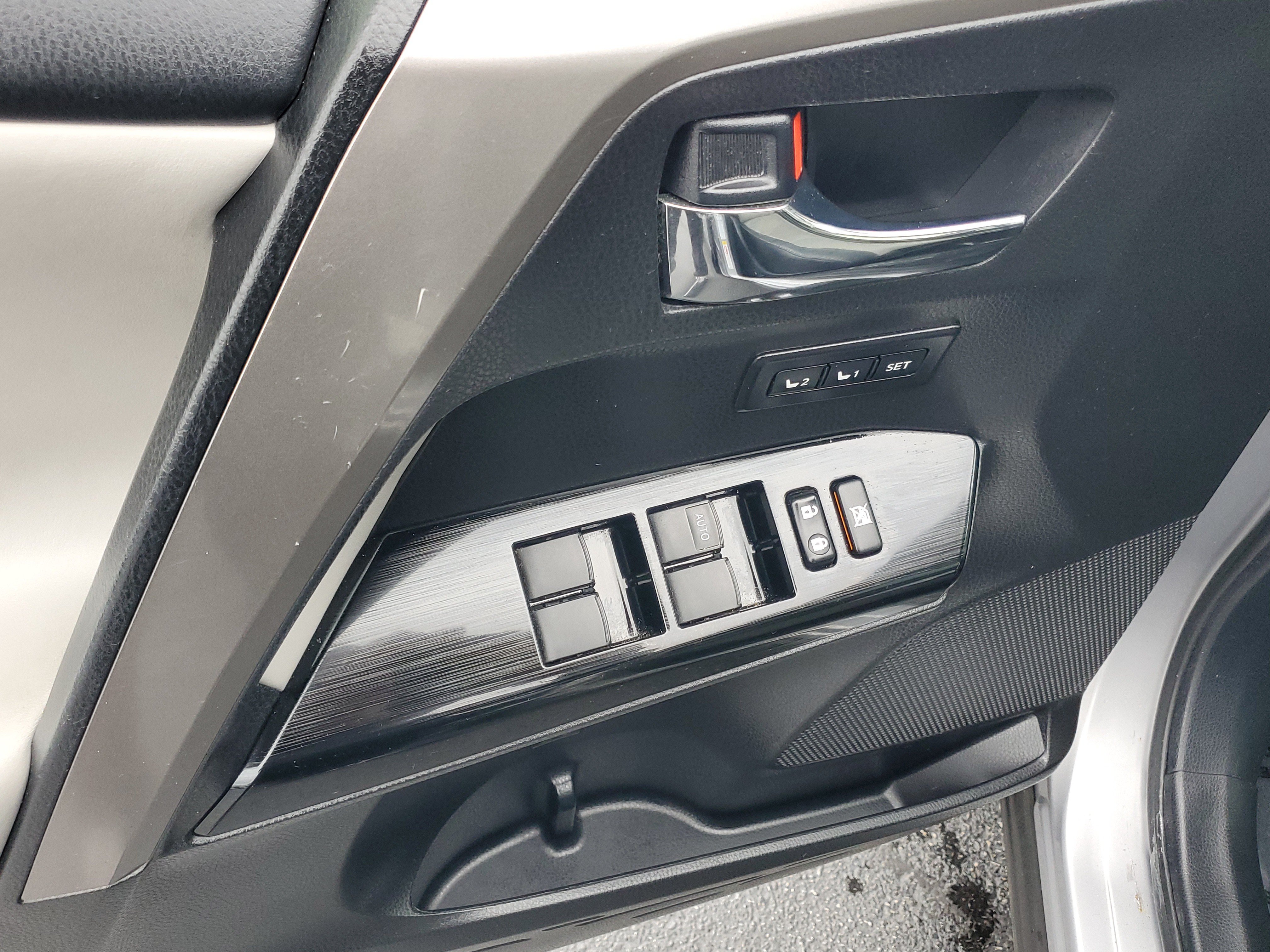 Certified 2018 Toyota RAV4 Limited w/ Advanced Technology Package AWD/4WD image 25