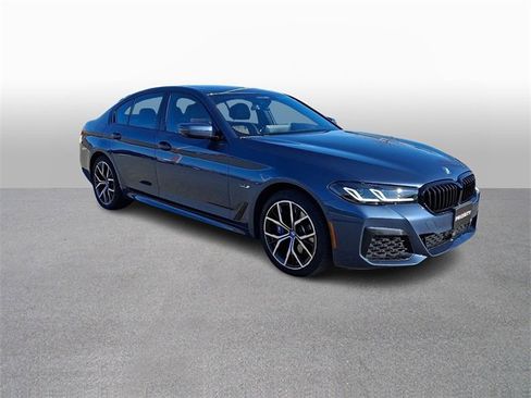Used 2023 BMW 530e xDrive w/ Premium Package image 3