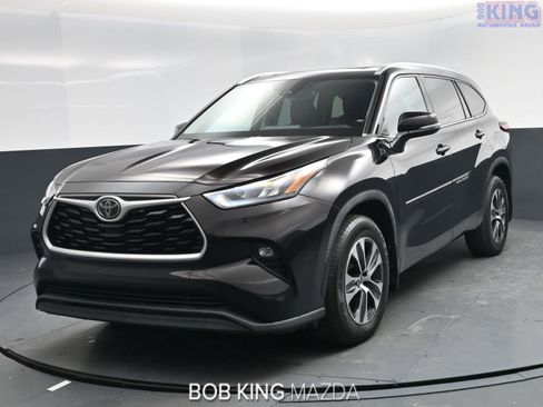 Used 2020 Toyota Highlander XLE image 1