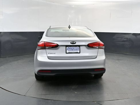 Used 2017 Kia Forte LX FWD image 4