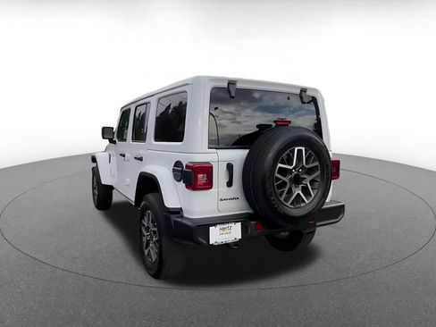 Used 2025 Jeep Wrangler Unlimited Sahara AWD/4WD image 11